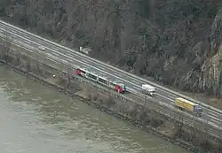 Desiro-Garnitur auf der Mühlkreisbahn zwischen Linz und Puchenau.