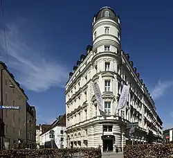 Neuturmstraße Nr. 1, Ecke Hochbrückenstraße.