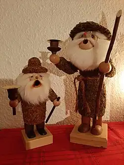 Zwei Moosmänner als Räuchermännchen