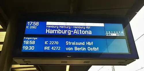 IRE auf einem Zugzielanzeiger im&nbsp;Bahnhof Lüneburg