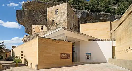 Les Eyzies-de-Tayac-Sireuil mit dem Musée national de Préhistoire