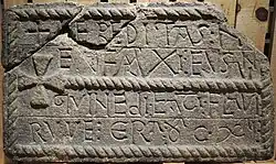 Gründungsstein des Felsenklosters San Pedro de Rocas, Galicien (6. Jh.)