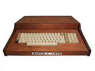 Apple I in einem Selbstbaugehäuse (1976)