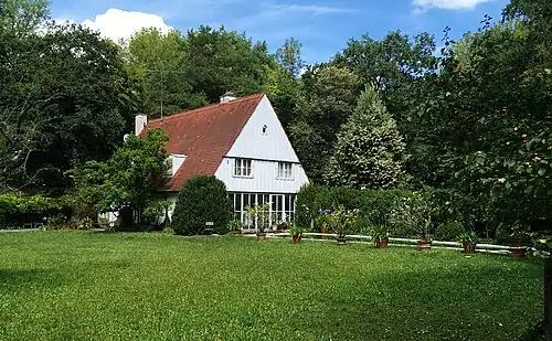 Übersicht: Gebäude und Gartenanlage