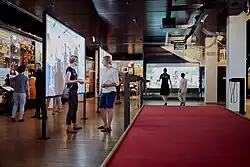 Roter Teppich in der 2017 eröffneten Kernausstellung.