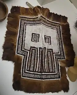 Fell-Satteldecke im Museum für Völkerkunde in Leipzig