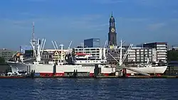 Breitseite der Cap San Diego (L = 159&nbsp;m)