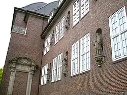 Kaiserfiguren des alten Rathauses am Museum für Hamburgische Geschichte