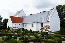 Nodager Kirke, eine der neun Kalksteinkirchen in Djursland