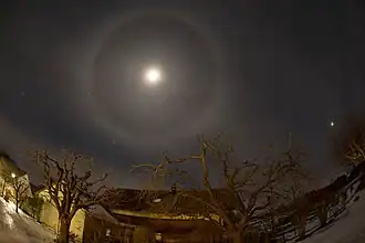 22°-Halo um den Mond, gesehen in Wallerfing am 5.&nbsp;Februar 2017