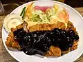 Japanisches Schnitzel (Tonkatsu) mit Hatchō-Misosauce