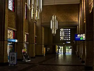 Die Bahnhofshalle (2017)