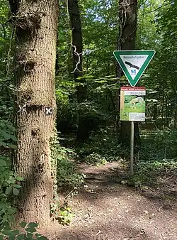 Hinweistafel an der Zufahrtstraße