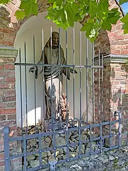 Denkmal am südl. Eingang