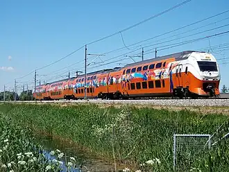 VIRM-IV Nr. 9525 mit Olympia-Sonderlackierung bei Baambrugge