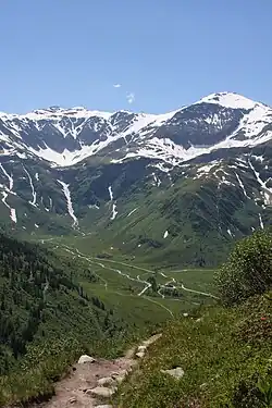 Mittlerer Murauer Kopf (rechts) über dem Nassfeld