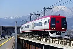 Triebzug der Baureihe 2100 auf der Murayama-Brücke