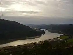 Der Namsen, vom Kvatningenfjell aus gesehen, im Hintergrund Namsos