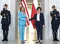 Sprecherin des polnischen Sejm Elżbieta Witek und Sprecherin des US-Repräsentantenhauses Nancy Pelosi bei einem Treffen in Warschau, 2022