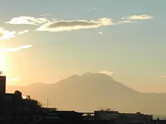 Der Monte Faito von Neapel aus