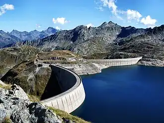 Lago del Narèt vom Wanderweg entlang des Nordufers gesehen. Blick Richtung Osten