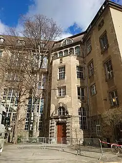 Quergebäude mit histor. Hörsaal 10