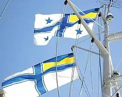 Dienstflagge und eine Kommandoflagge