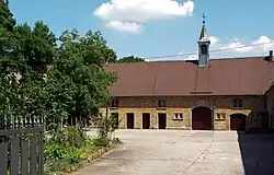 Der Meierhof neben dem Schloss