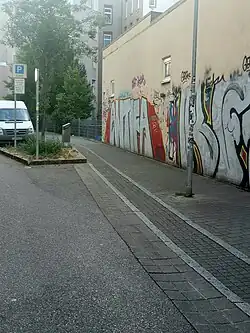 Bodenbelag in der Möhringer Straße. In Zukunft soll hier Bachwasser fließen.[8]