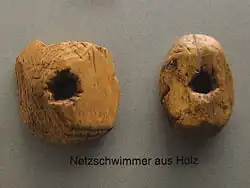 Hölzerne Schwimmer aus dem Kreis Schleswig-Flensburg, um 4000 v.&nbsp;Chr.