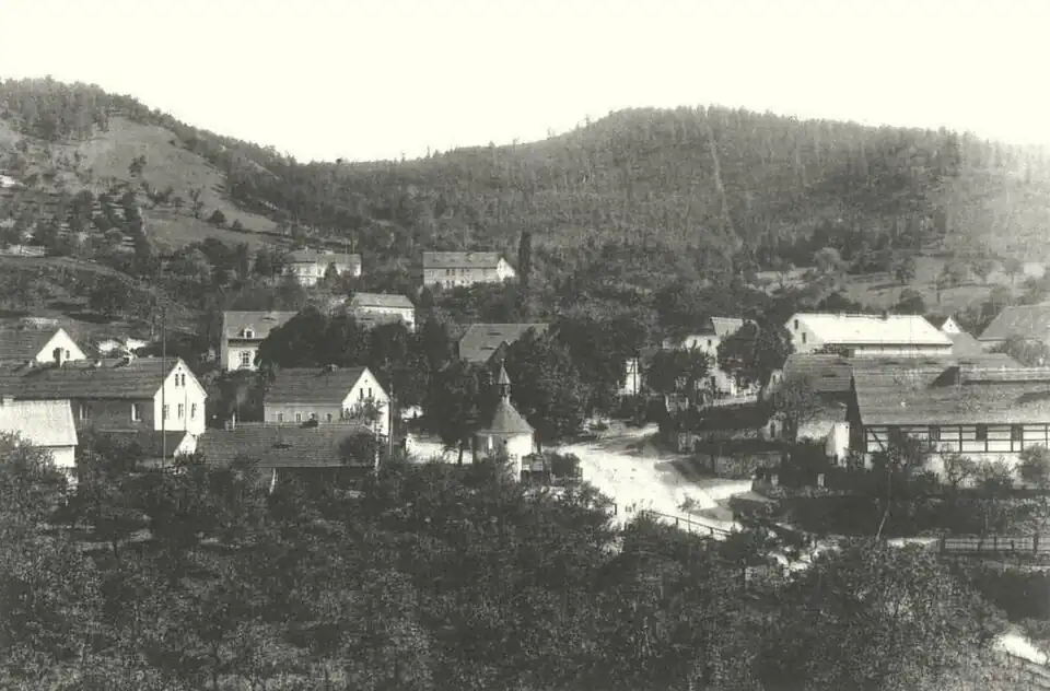 Blick auf Dorfmitte um 1900