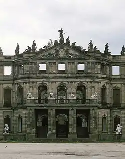 Mitteltrakt des Hauptflügels, 1956 (vor dem Wiederaufbau des Neuen Schlosses).