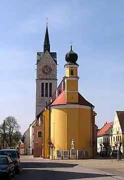 Stadtpfarrkirche (St. Laurentius) mit St.-Anna-Kapelle (2006)