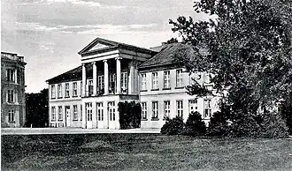 Östliches Kavalierhaus, 1950 abgerissen (Foto: ca. 1920)