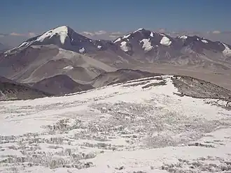 Nevado Tres Cruces vom Gipfelkrater des Ojos del Salado