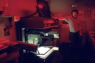 Dunkelkammer für Druckvorlagen bei einer kalifornischen Zeitung in den 1980er Jahren