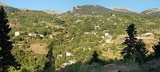 Teilansicht des Dorfes Neochori im Iti-Gebirge