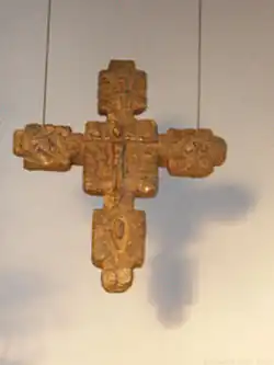 Kreuz über dem Altar