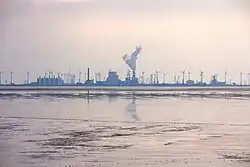 Blick über die Emsmündung auf die niederländische Küste