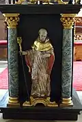 Ambo mit der Figur des heiligen Bernhard von Clairvaux