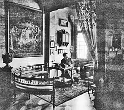 Nikisch in seiner Wohnung im Märchenhaus (um 1915)