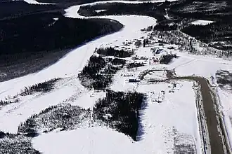 Nikolai mit dem South Fork River und der Flughafenpiste