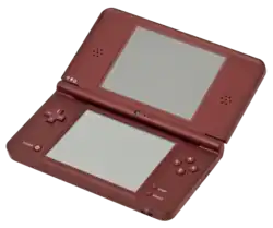 Roter Nintendo DSi XL, aufgeklappt