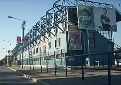 Außenansicht der Haupttribüne (2006)