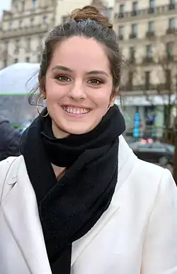 Noémie Merlant spielt Emmanuelle und Will Sharpe den japanischen Ingenieur Kei