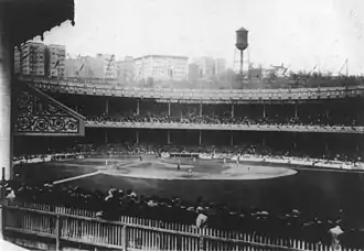 Polo Grounds während der World Series 1913 zwischen den New York Giants und den Philadelphia Athletics