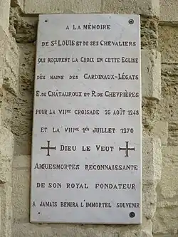 Westportal und die Gedenktafel zu den Kreuzzügen