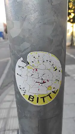 Verblichener Aufkleber „Landkreis? Ja bitte!“ in Neu-Ulm