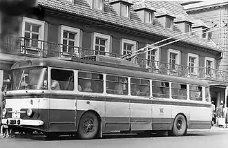 Škoda 9Tr Nummer 8027 vor dem Bahnhof Weimar, Juni 1978