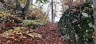 Mittlerer Halsgraben zwischen den Burgteilen